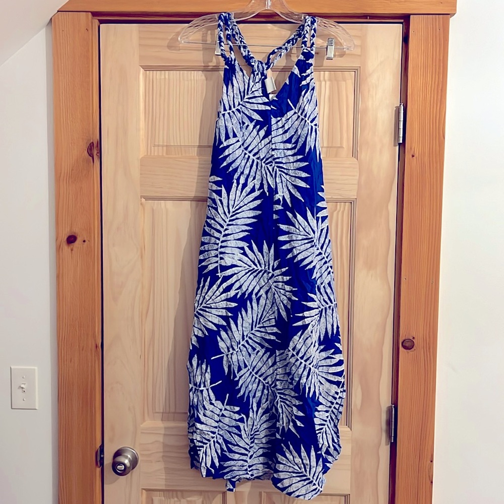 Super cute light weight beach dress C &C California